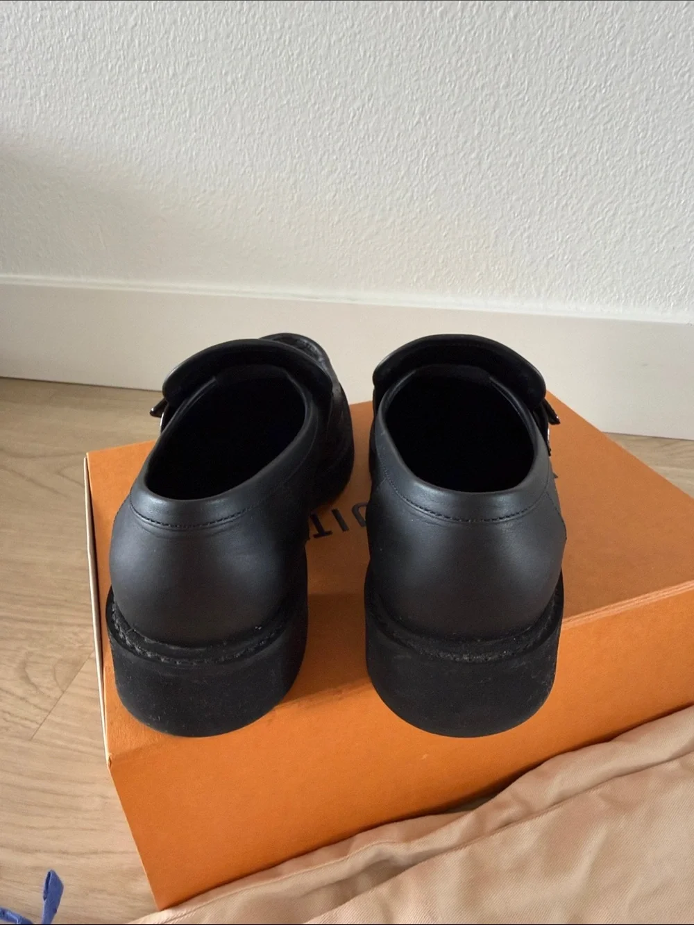 Louis Vuitton Black Quilted Leather Women’s Loafers with Gold LV Emblem 38 Size
